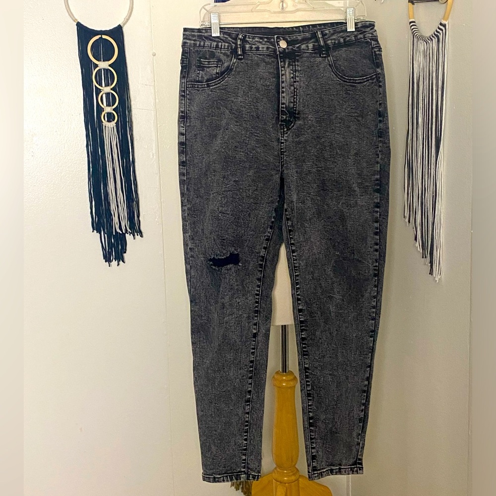 Shein Curve plus size acid wash look grey black shredded skinny jeans 1XL = 14